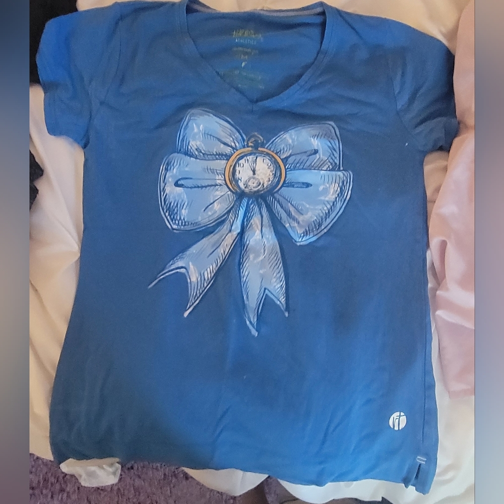 Threads size medium disney alice in wonderland